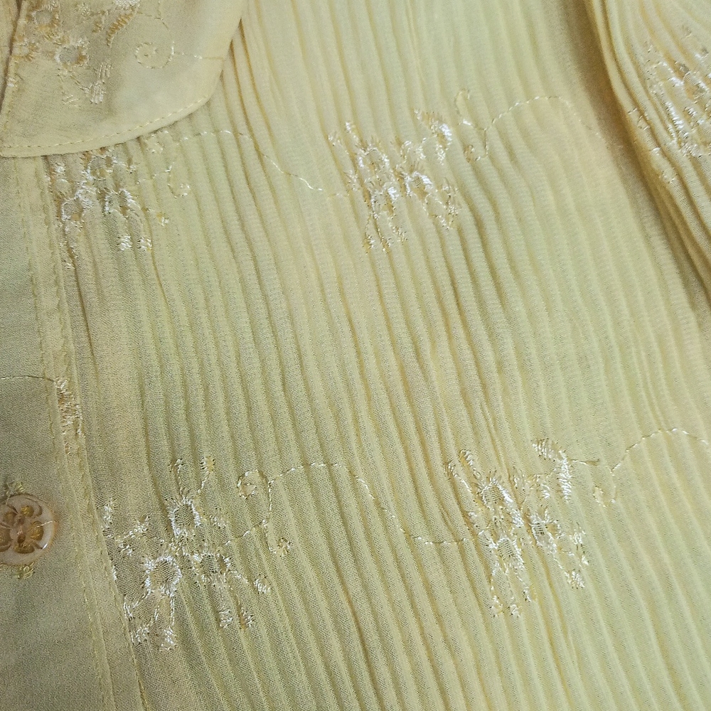 Yellow Top - Picture 10 of 11